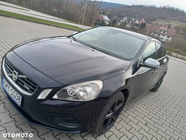 Volvo V60 D3 R-Design - 1