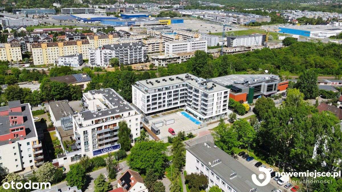 Na sprzedaż przestronny lokal użytkowy w doskonałe-4