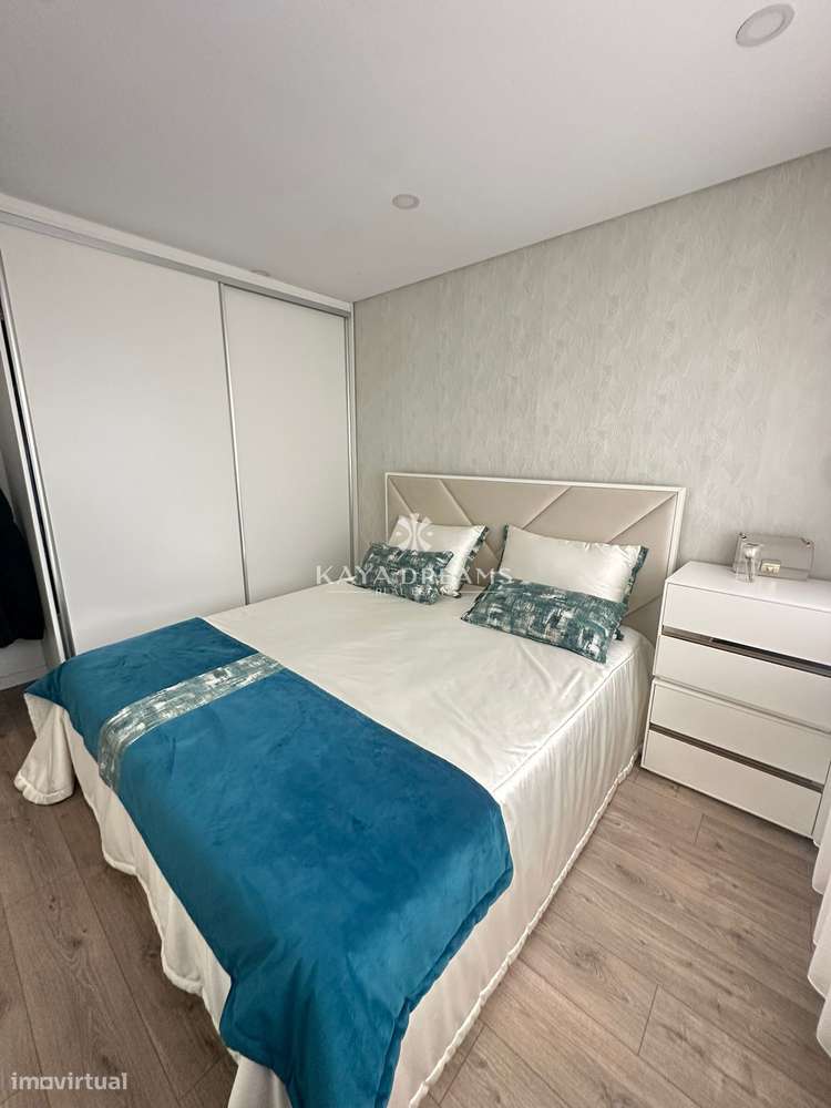 Moradia Semi Nova T4 de Luxo em Famões, a um Passo de Lisboa-11