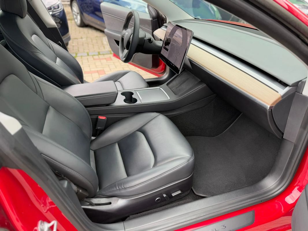 Tesla Model 3 AWD Long Range - 19