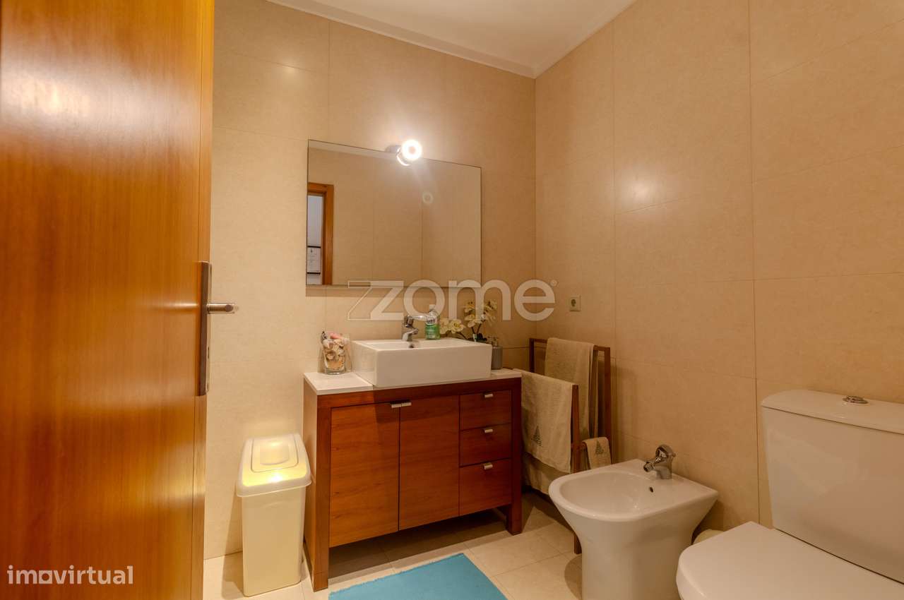 Moradia T3 | 3 Suítes e Piscina com Vista Rio-29