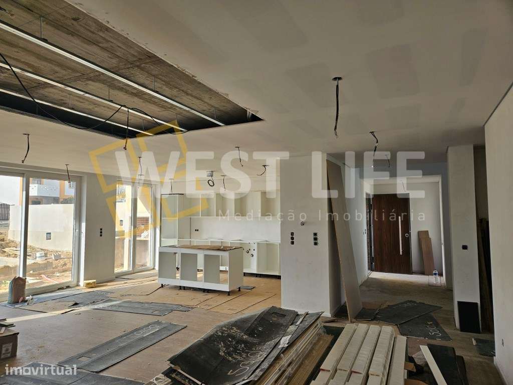 Moradia T4 com jardim, logradouro e terraço - NOVA - Grande imagem: 5/24