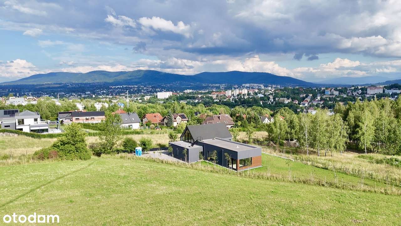 Nowoczesna willa w Bielsku-Białej - widok i lokalizacja za 1 mln $-0