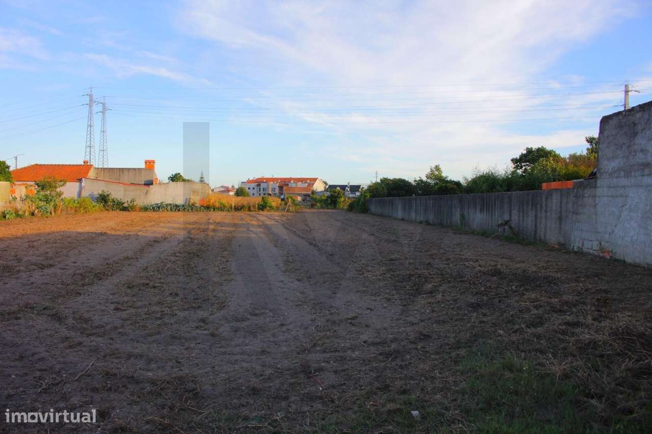 Terrenos com área total de 1900 m2 - Grande imagem: 2/5