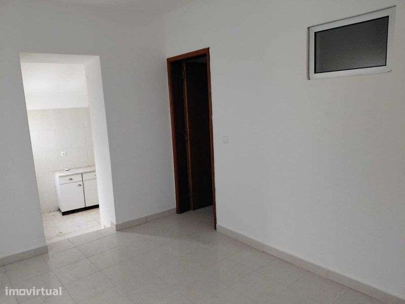 Moradia remodelada em Vila Nova da Rainha - Grande imagem: 4/8