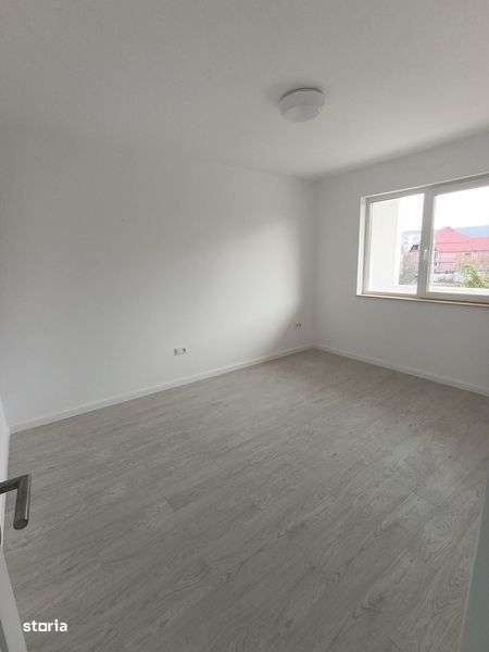 Vand apartament cu 3 camere - Imagine principală: 5/8