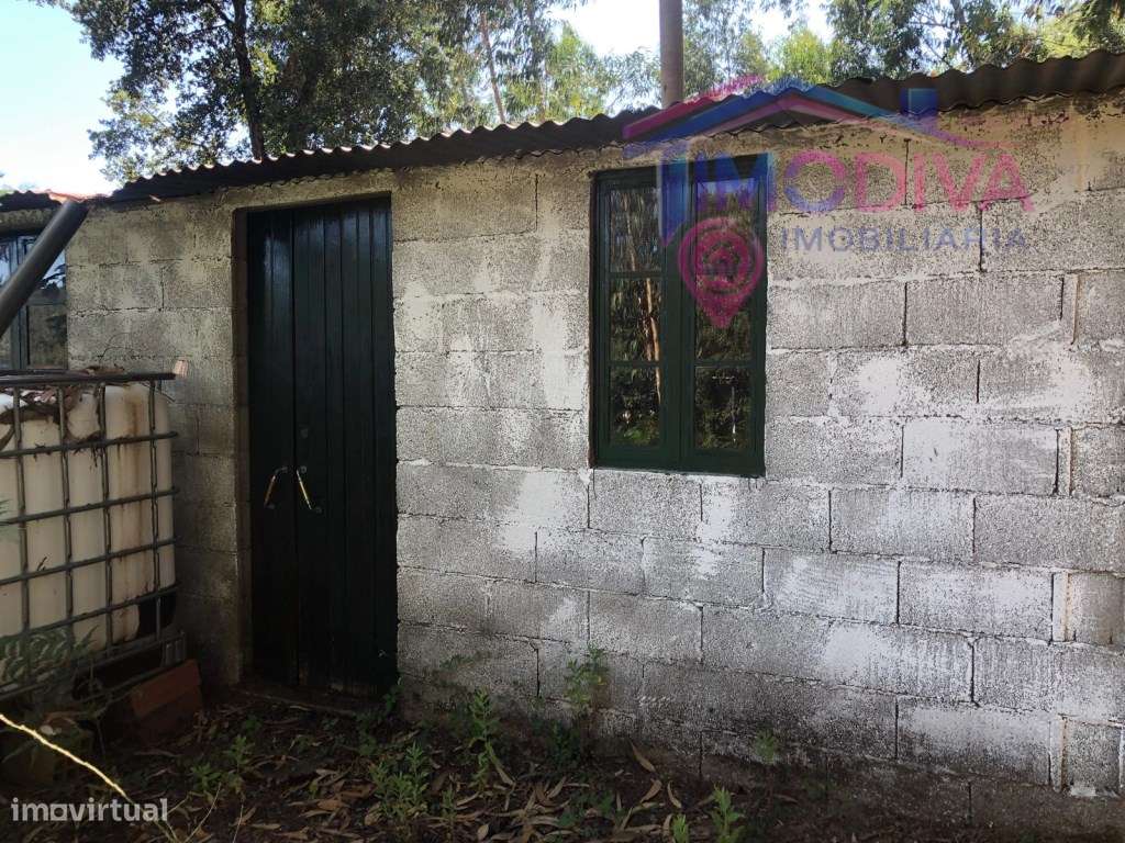 Arrecadação e terreno em Castanheira de Pera-2