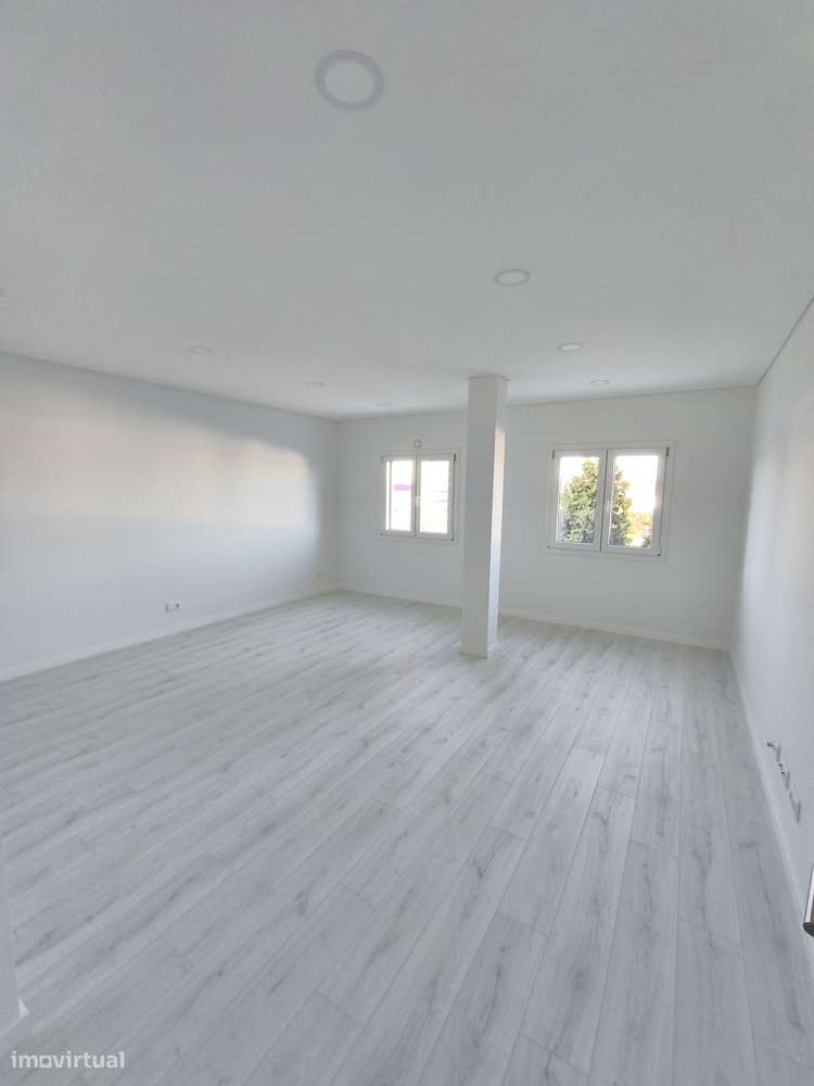 Apartamento T2 Novo c/ 2 Parques de Estacionamento - Grande imagem: 3/9