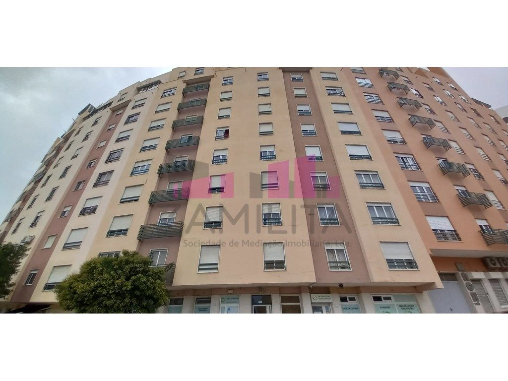 Apartamento T2 - Rinchoa (Oferta da Escritura)