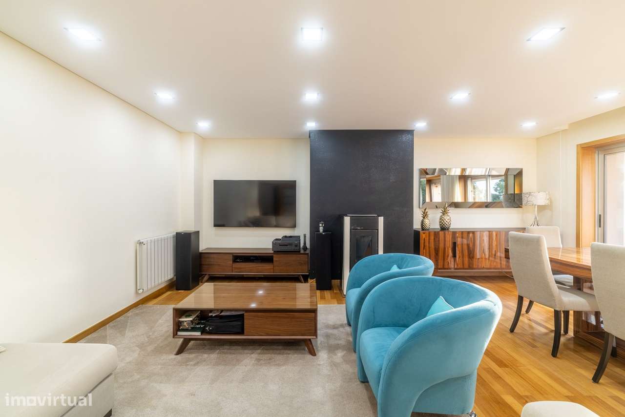 Apartamento T4 | Castêlo da Maia | 2 Suites | Varanda | Garagem Box 2 - Grande imagem: 5/42