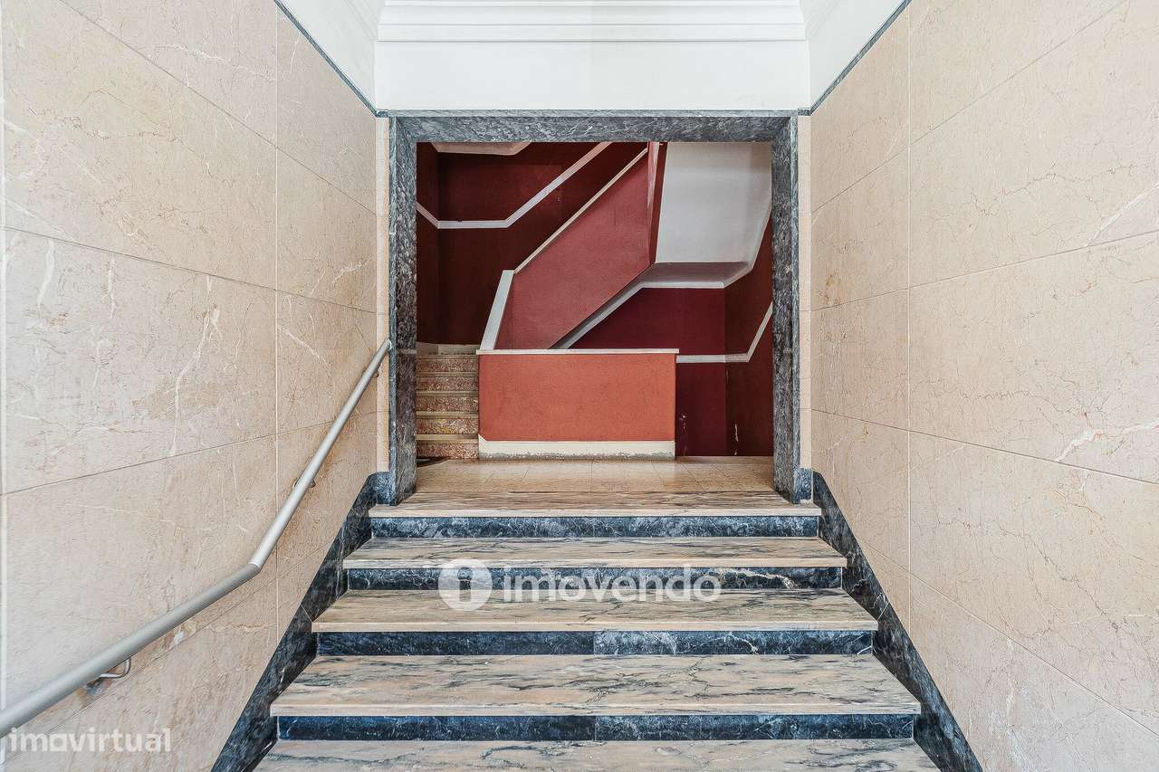 Apartamento T2 com cozinha equipada, na Amadora-35