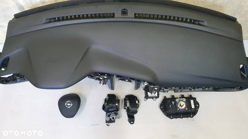 Opel Corsa F  Deska airbag konsola kokpit pas - 1