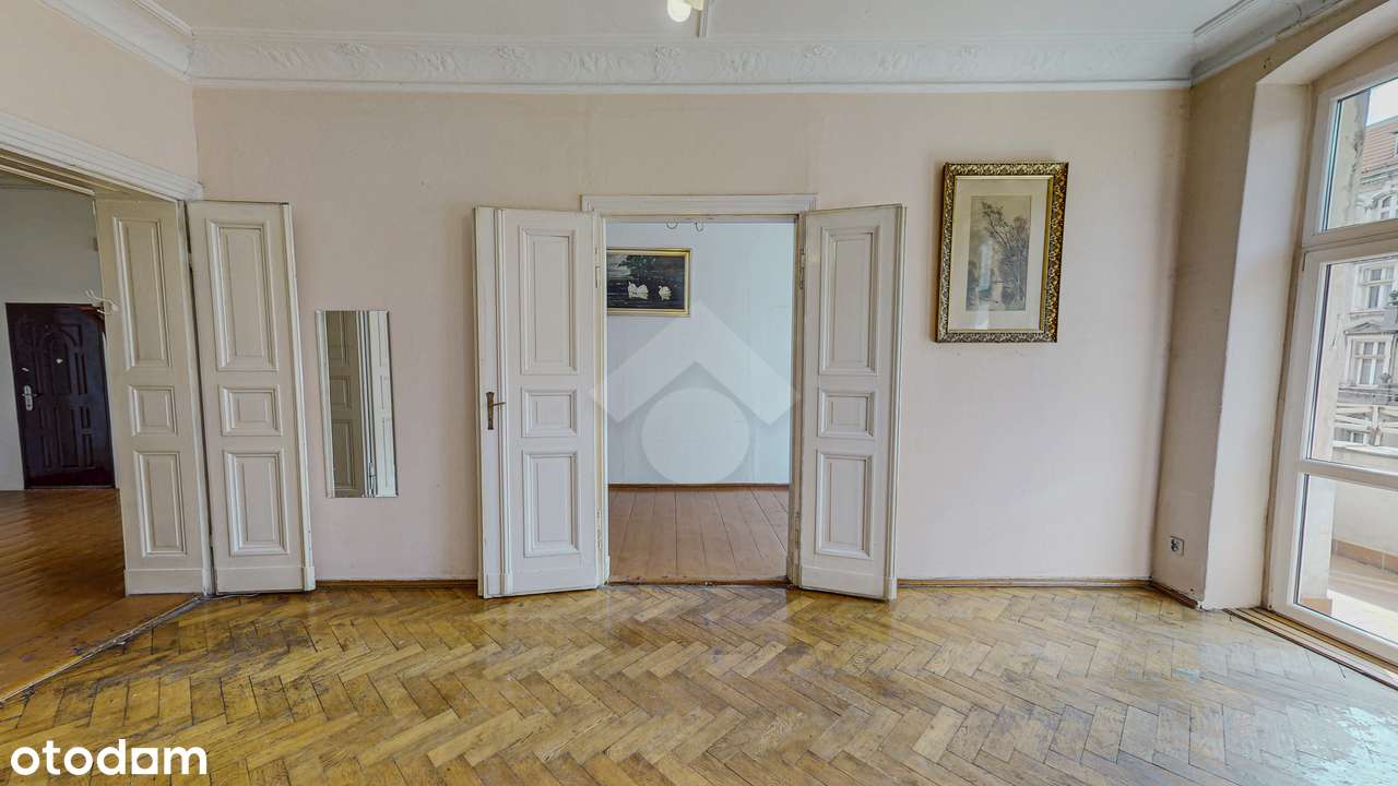 Dwustronne wysokie mieszkanie z oryginalnymi detalami-3