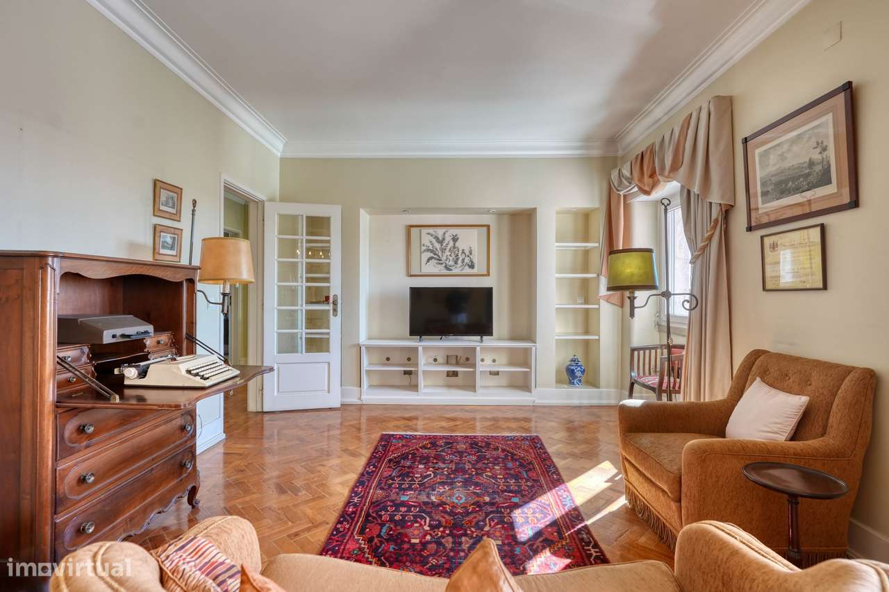 Apartamento T4 com varanda na Av. João XXI, Lisboa-14