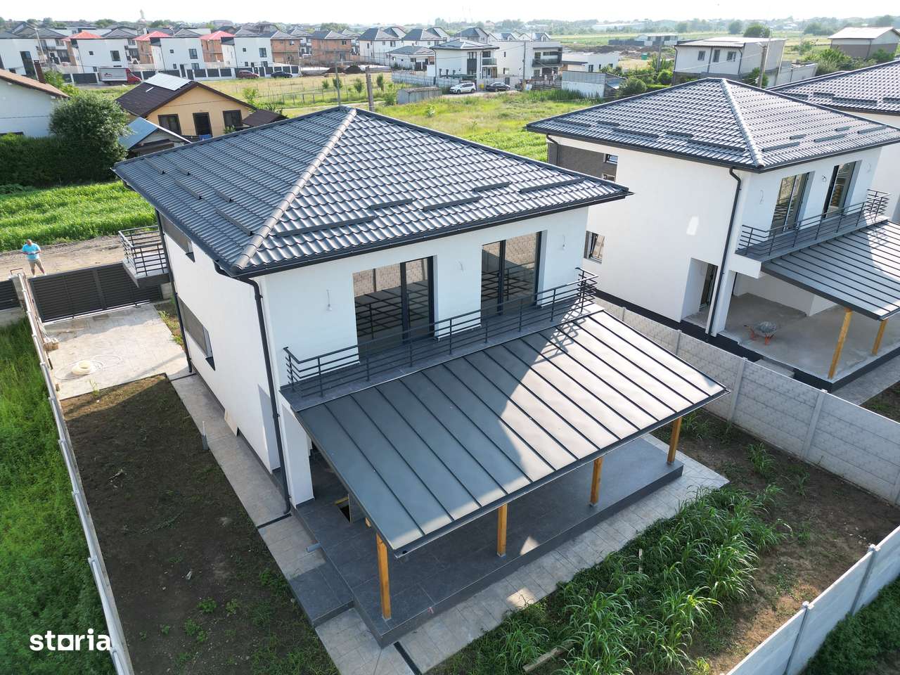 Casă de vânzare-5 camere, terasă acoperită și beci, utilități complete - Imagine principală: 3/17