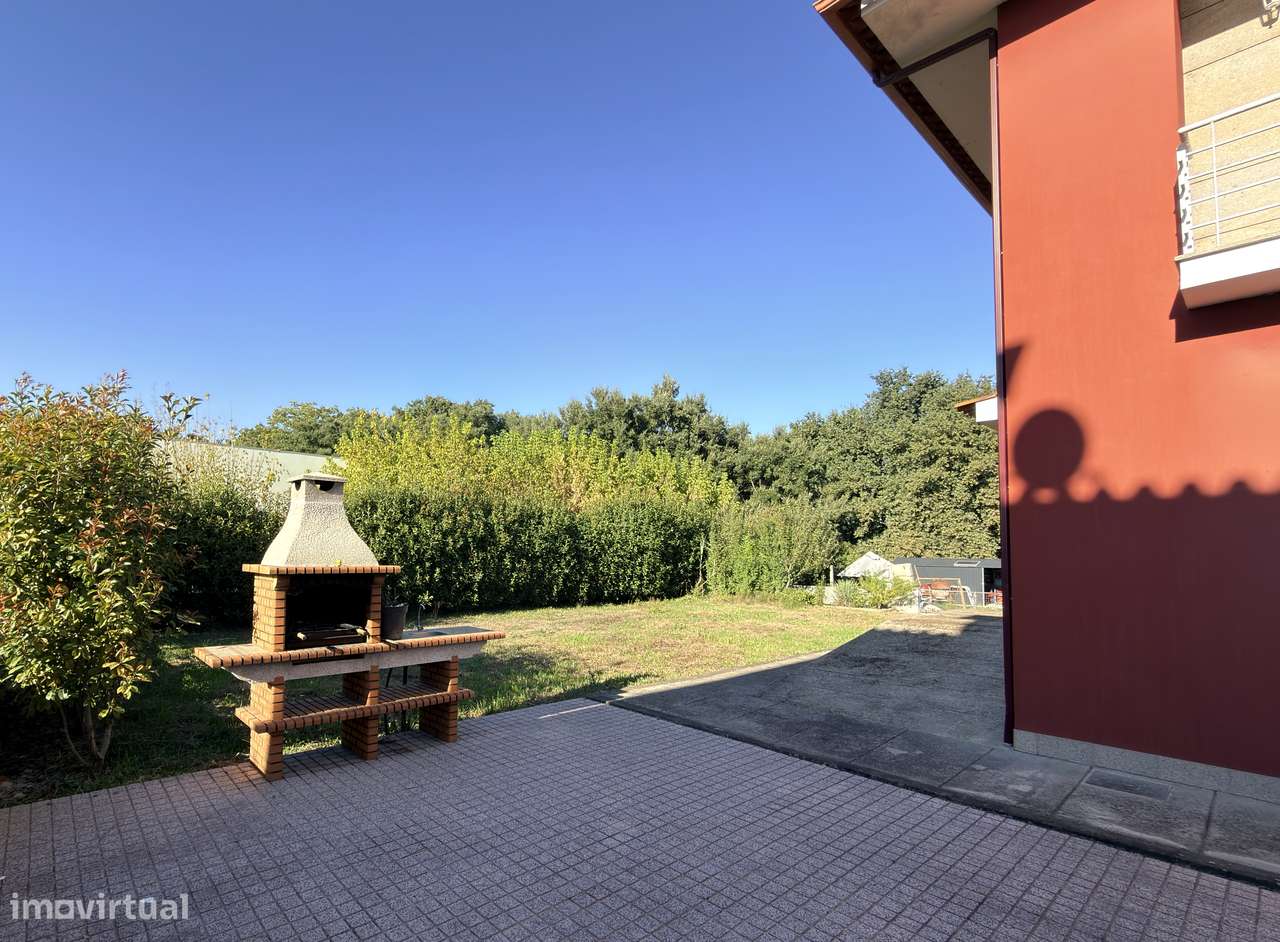 Moradia T4 com jardim e garagem em Ponte de Lima-7