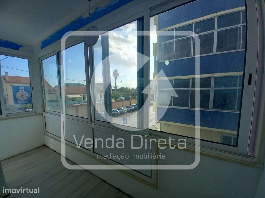 Apartamento T4 remodelado no Laranjeiro-20
