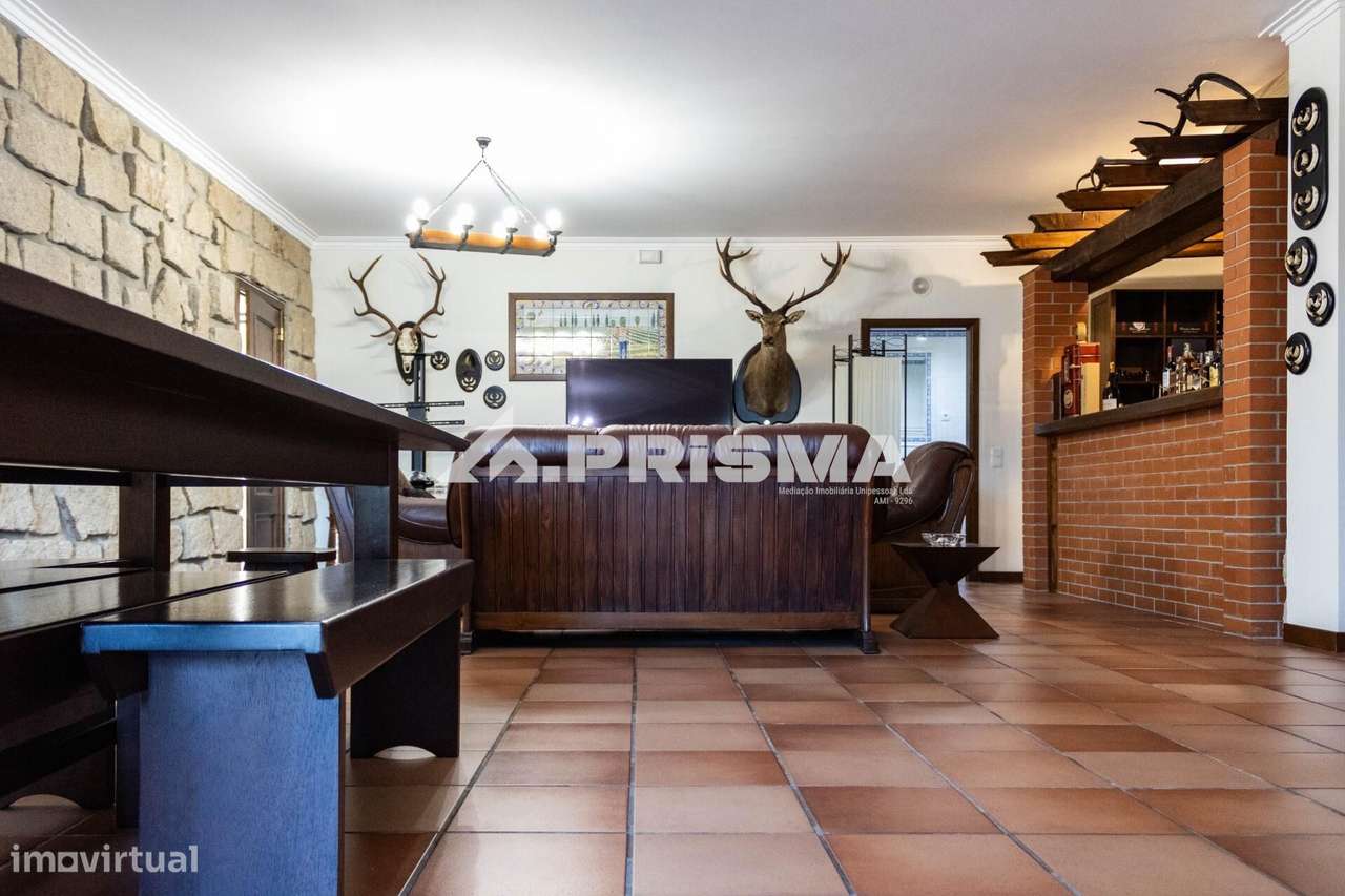 Moradia T5 para Venda em C. Branco-51