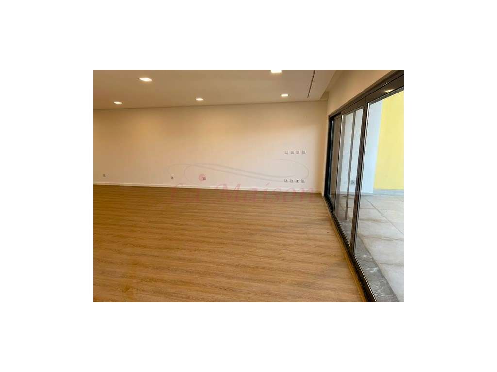 Moradia V5 no centro de Loures-14