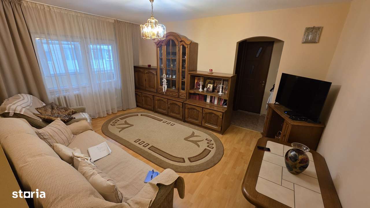 Vand ap cu 3 camere zona Orizont - Posta 4-1