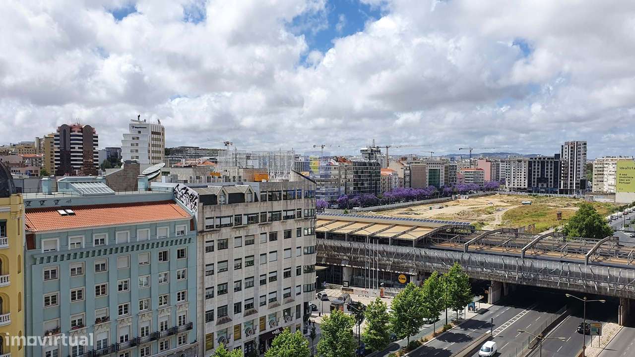 Penthouse T3 exclusiva com varanda e vistas desafogadas – Av. da Repúb-18