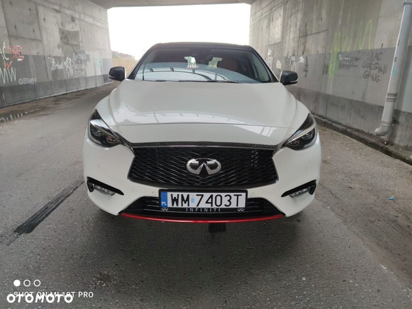 Infiniti Q30 1.6t Premium Tech Gallery White - 9