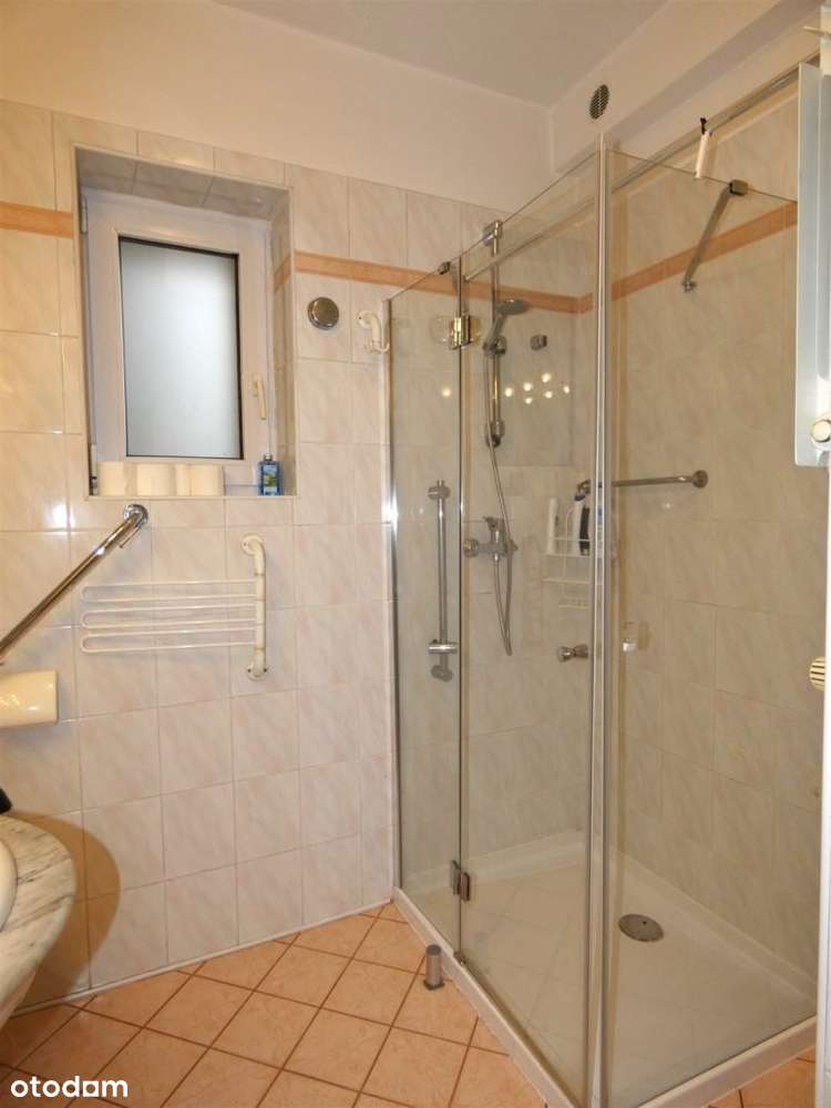 Wygodne trzypokojowe z dużą widną kuchnią-19