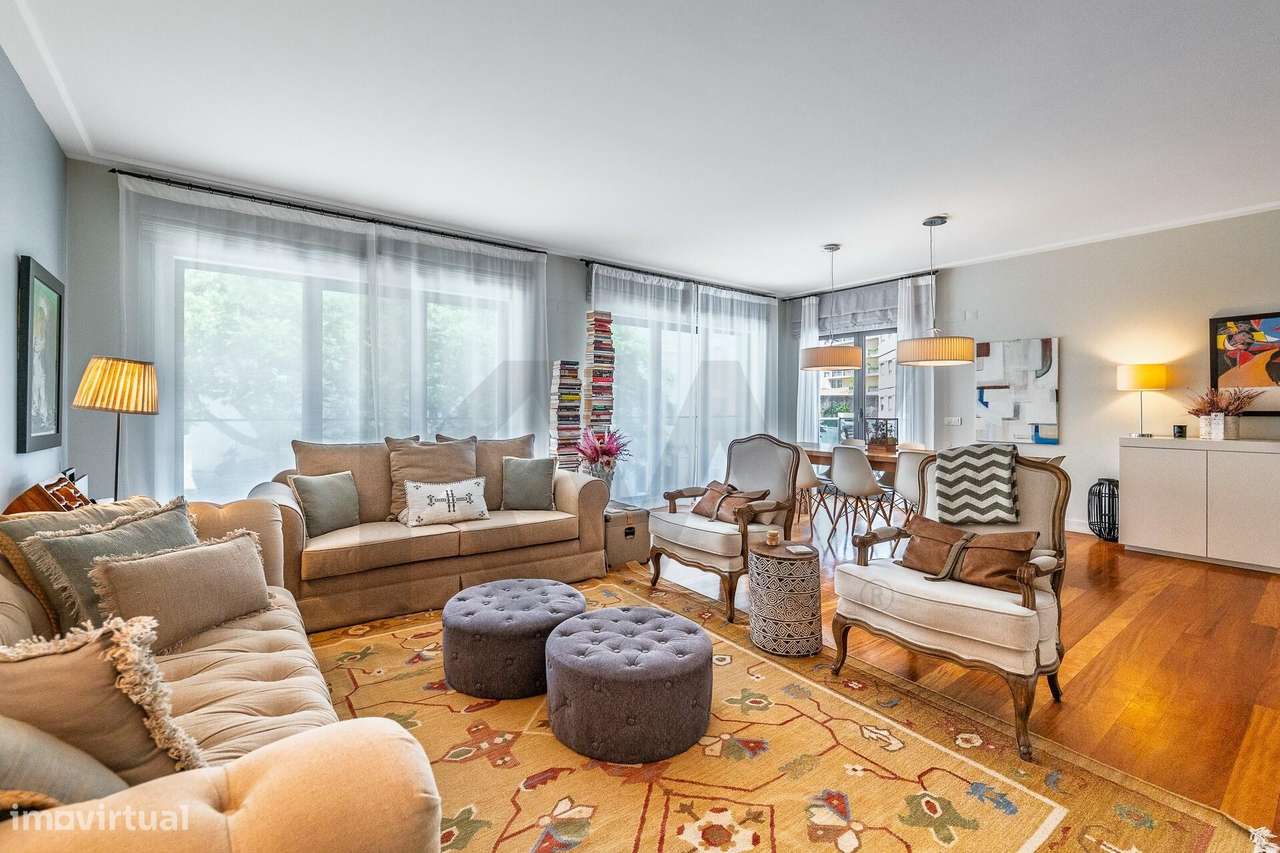 T4, em condomínio com piscina e estacionamento, na Lapa - Grande imagem: 4/25