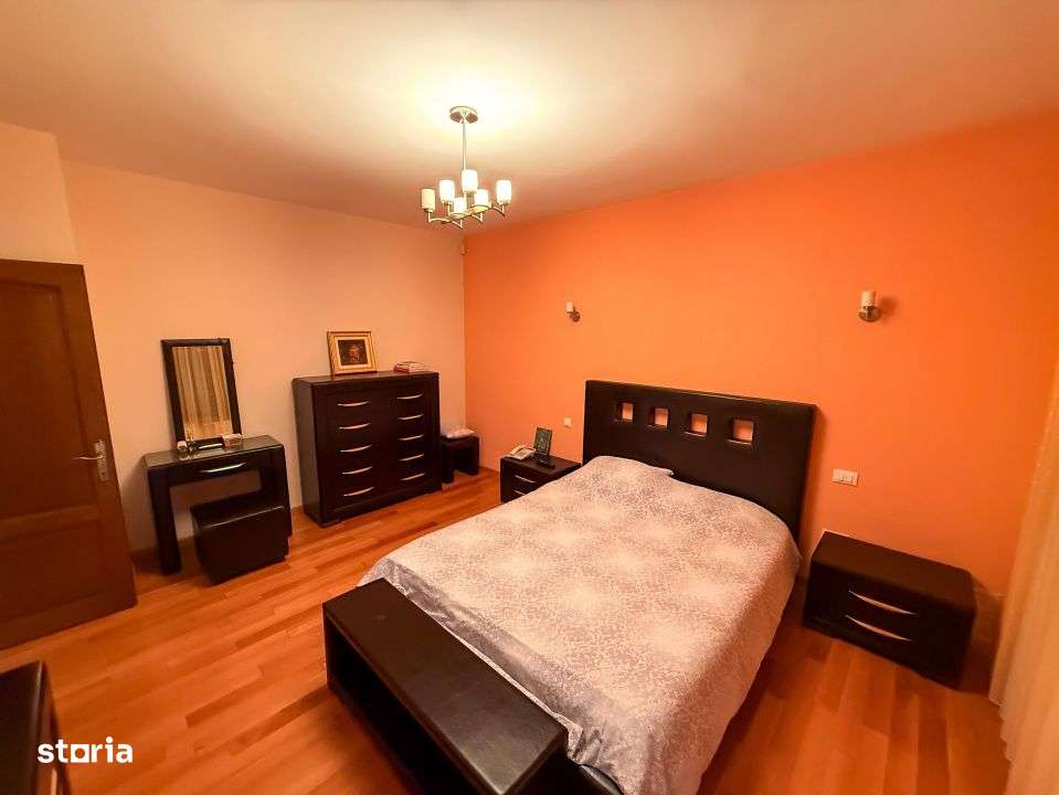 Vila exceptionala intr-o zona linistita - Imagine principală: 5/16