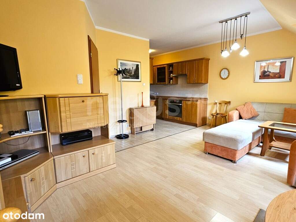 Duży dwupoziomowy apartament w centrum Karpacza-5