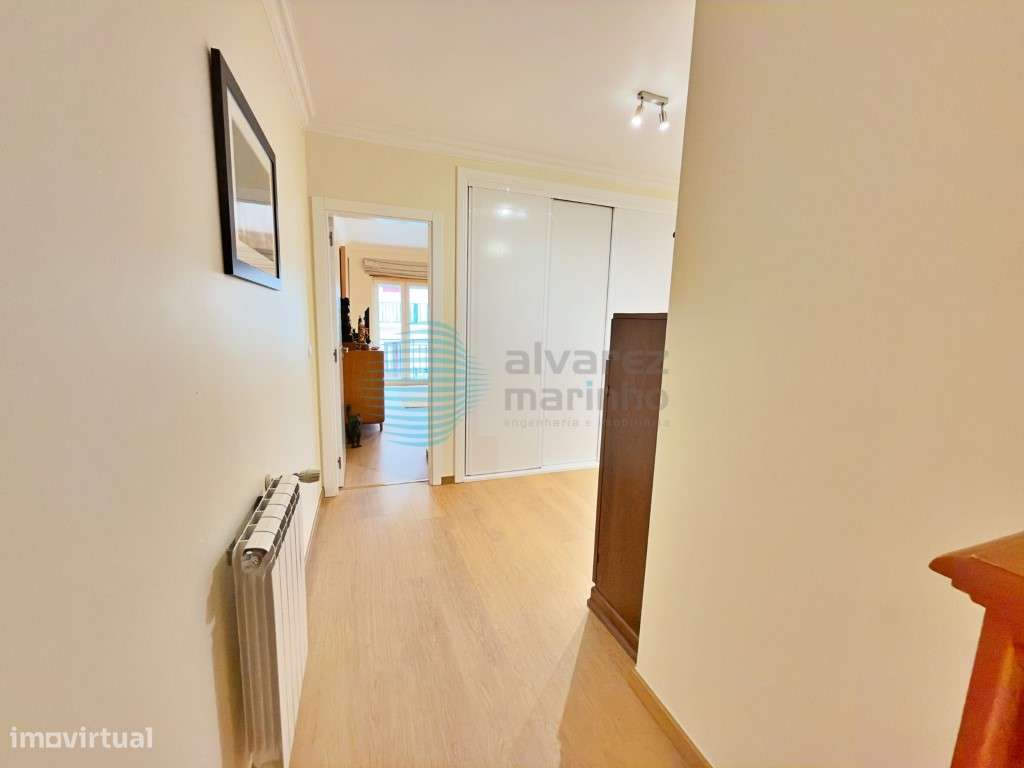 Apartamento T5, com 3 varandas, 2 lugares de estacionamento e Arrec...-23