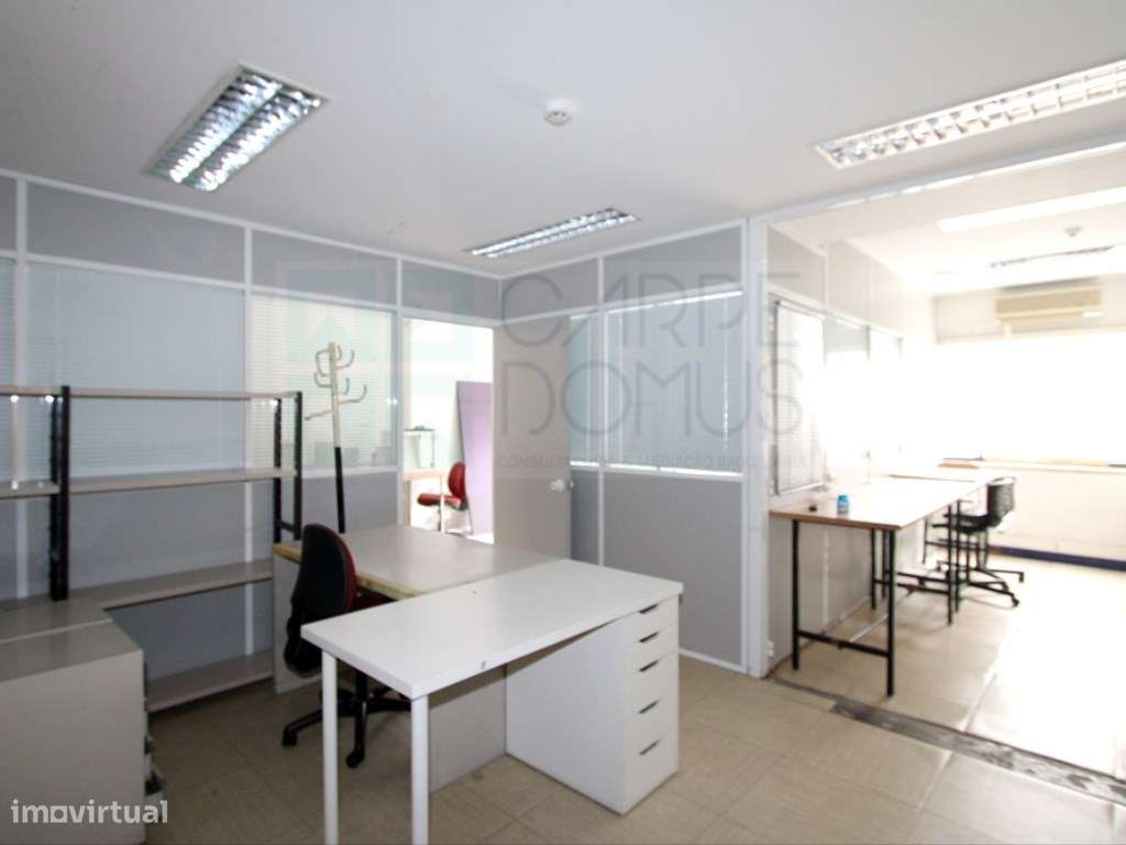Espaçoso e funcional escritório com 600m2, em Carnaxide, Oeiras-45