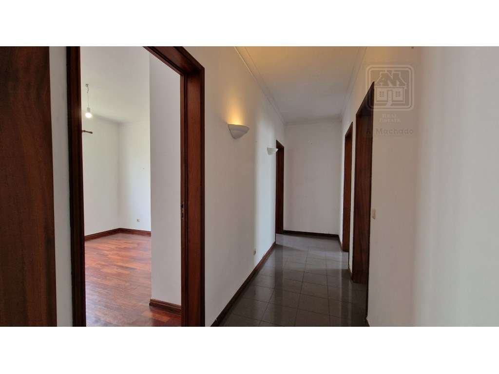 VENDA de MORADIA - VIVENDA T4+1 com Jardim e Garagem - Relva, Ponta...-24