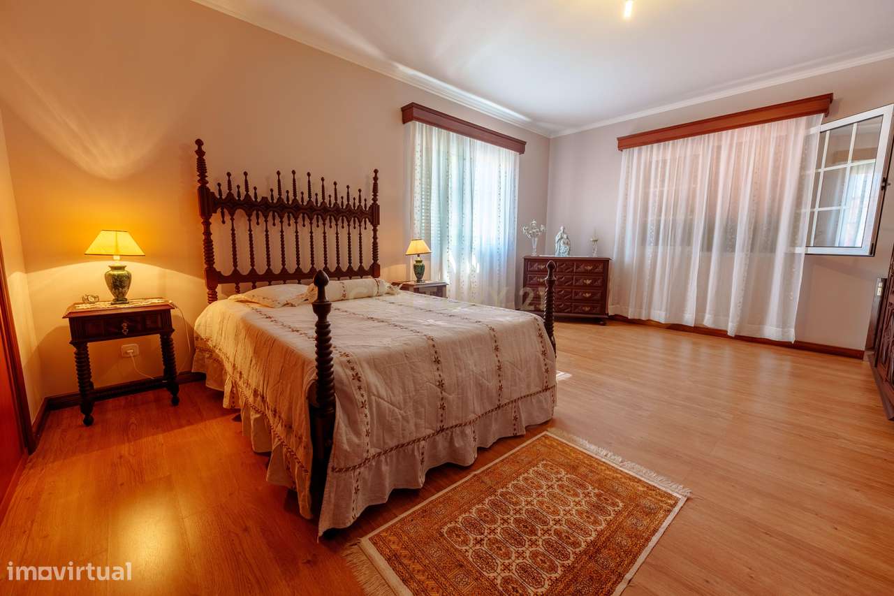 Moradia T4 com 2.971 m² de Terreno e Vista Panorâmica-33