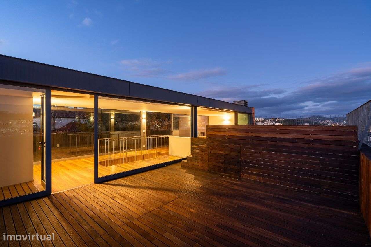 Penthouse Luxuosa com Piscina e Vistas 360º no Coração de Braga-47
