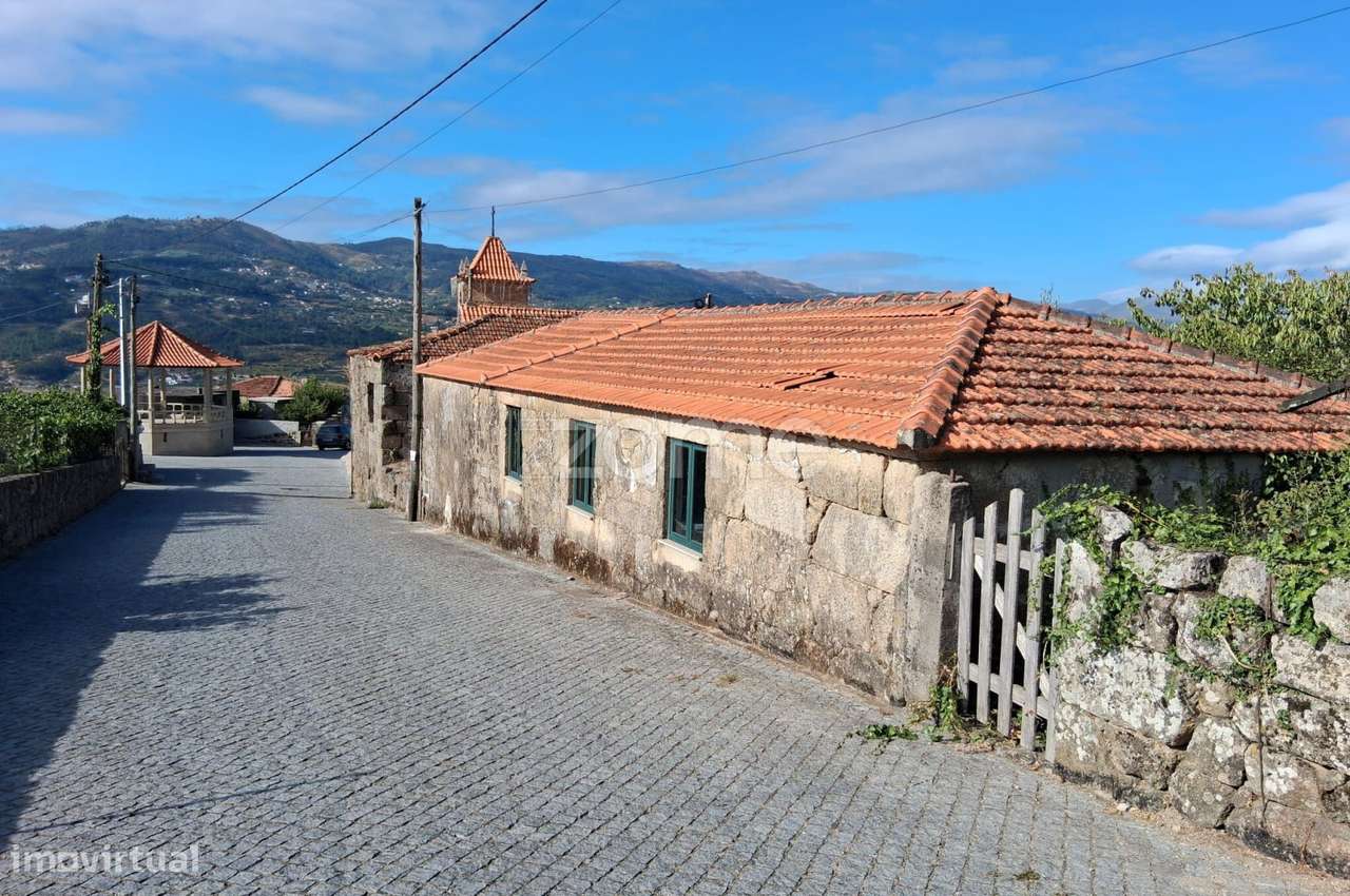 Moradia T5 Para Reabilitacao Em Miomaes Resende