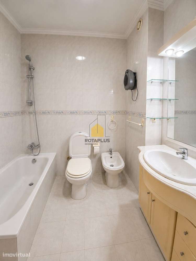 Apartamento T2 Urb. dos Altos-13