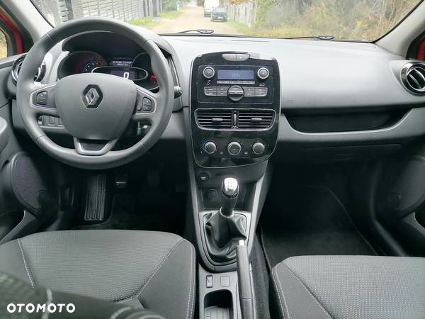 Renault Clio 1.2 16V 75 Authentique - 11