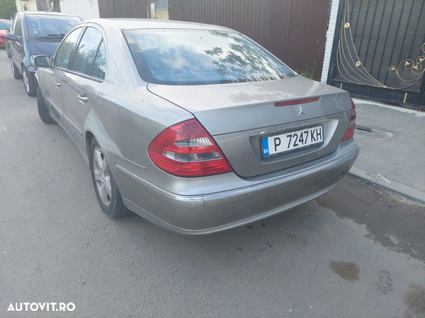 Dezmembrez Mercedes-Benz e class E280 Motor 3.0 140kw - 3