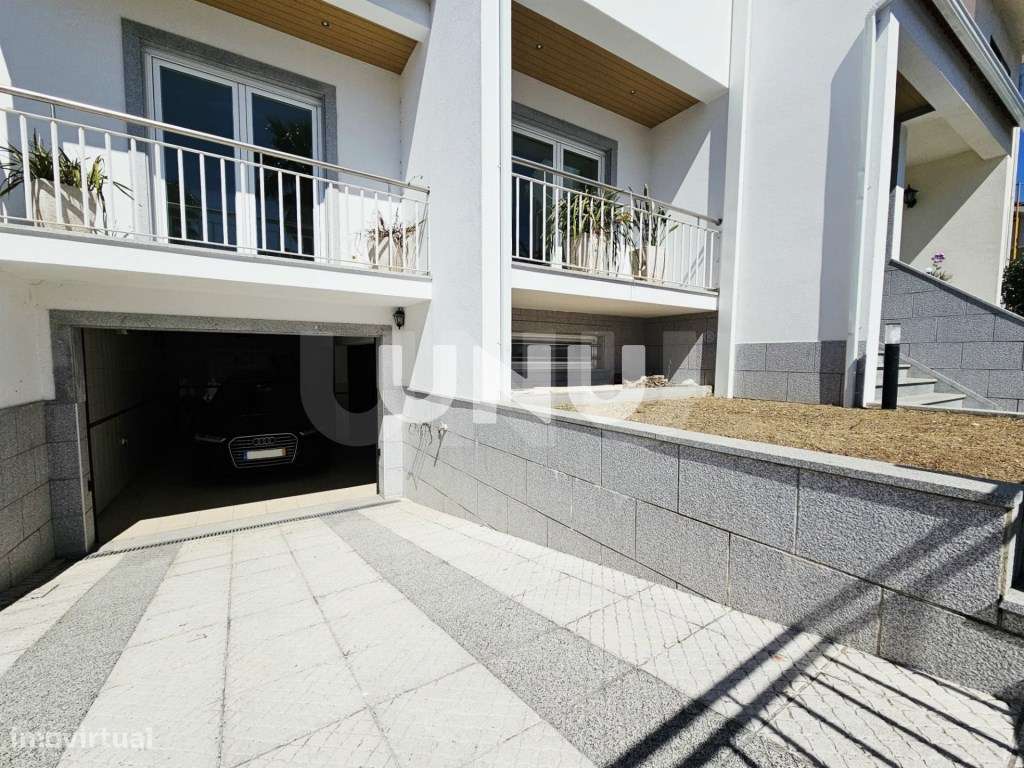 Moradia Geminada T4 - Zona Residencial-28