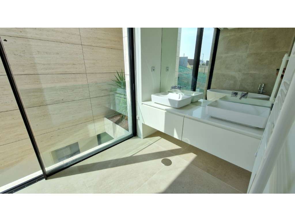 Moradia com vistas deslumbrantes de Rio e Mar-17