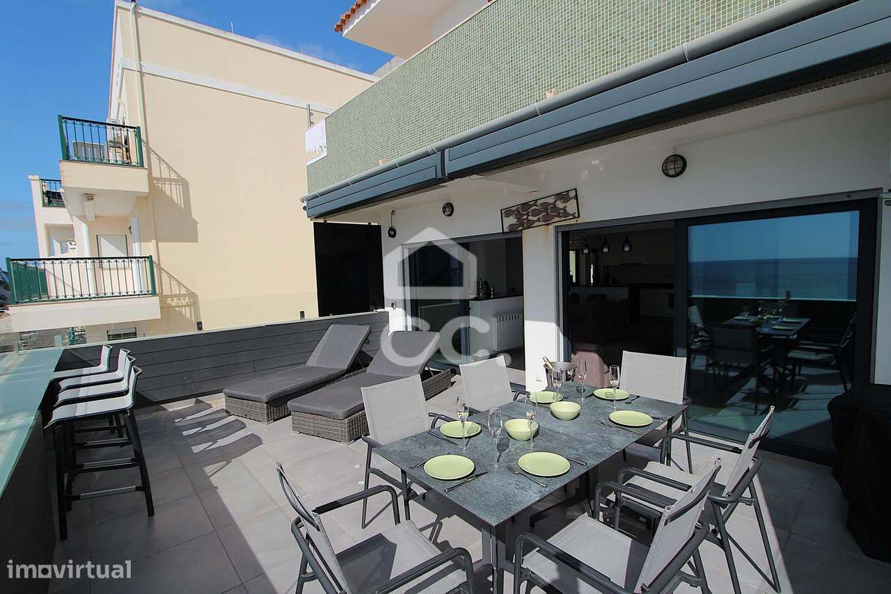 Apartamento T3 Renovado com Vista Mar e Terraço em Armação de Pêra-41