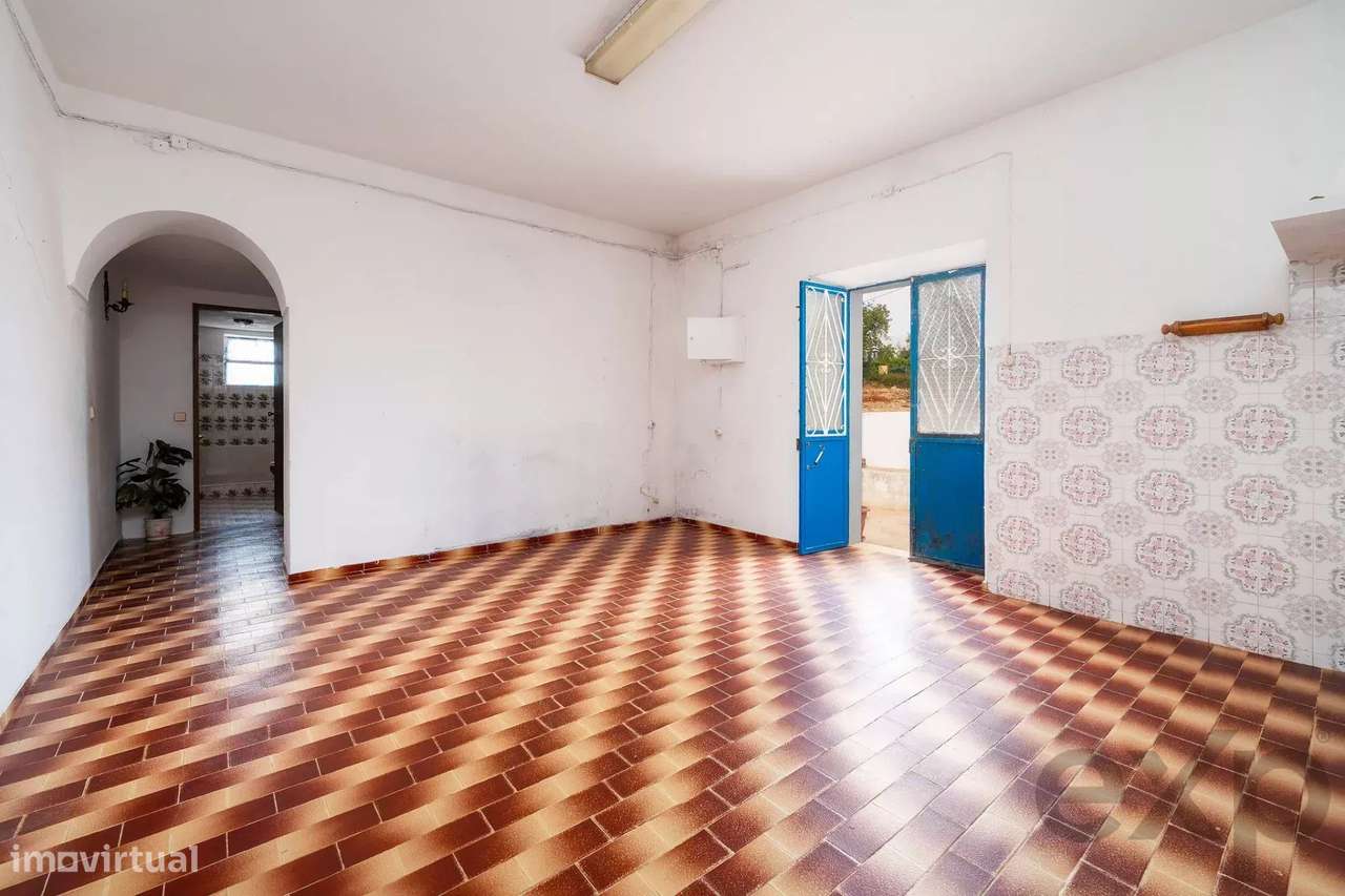 Moradia T4 com terreno amplo – Azinheiro, Estói, Faro - Grande imagem: 4/53