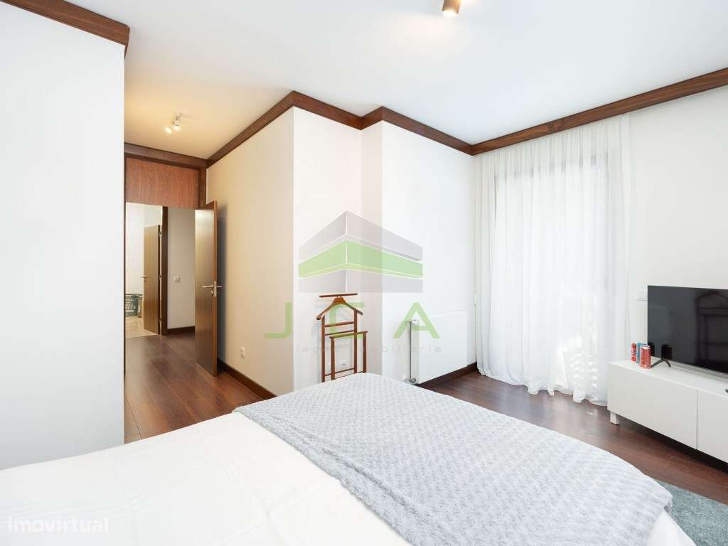 Excelente apartamento T4 com terraço e piscina-20