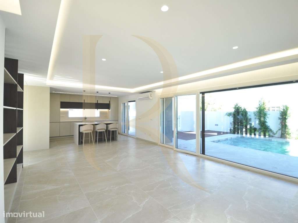 Moradia T3 isolada com piscina, churrasqueira e garagem na Aroeira-9