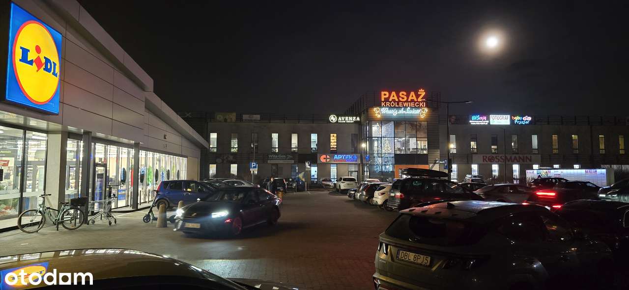 Lokal 42 m2 na parterze w Galerii handlu i usług, naprzeciw wejścia - Pełny obrazek: 1/18