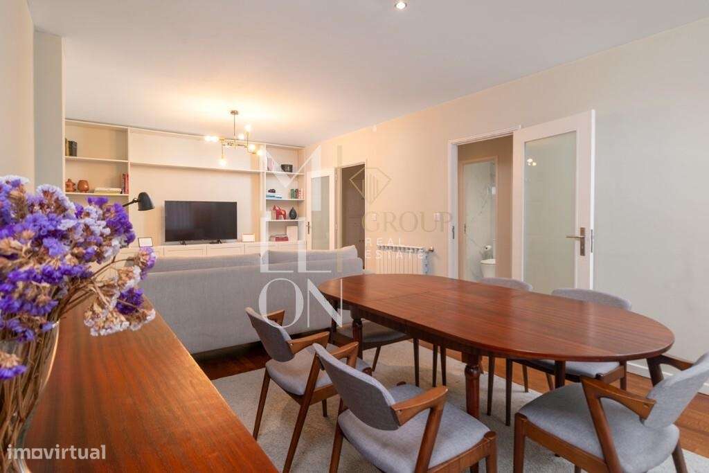 T4 Renovado com Conforto e Funcionalidade na Avenida Vasco da Gama - Grande imagem: 2/21