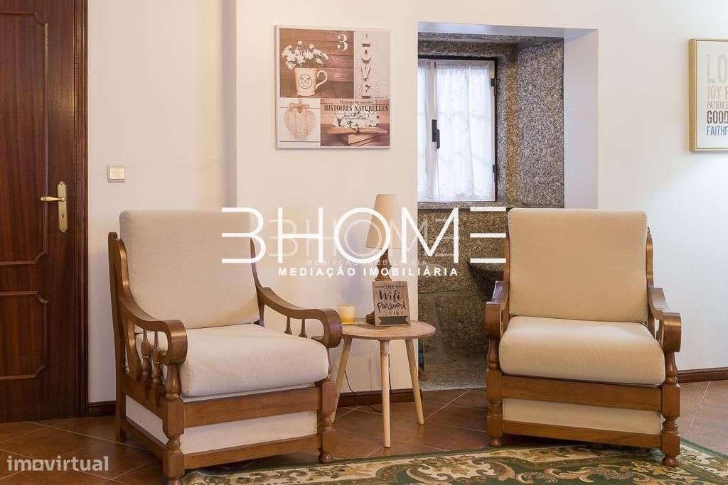 Propriedade com Casa em Pedra, T6, com piscina e campo de jogos-17