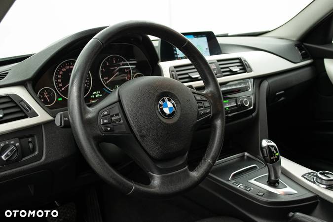 BMW Seria 3 318d - 4