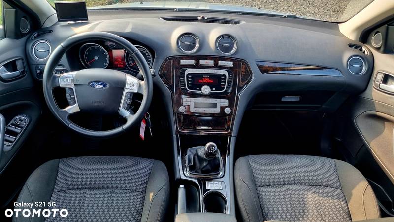 Ford Mondeo 2.0 Ghia - 5